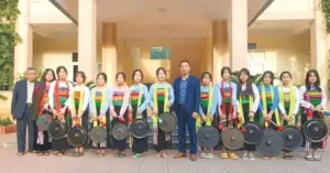 Học sinh Trường Phổ thông Dân tộc nội trú THCS Ngọc Lặc trong trang phục truyền thống của dân tộc Mường (Ảnh Chụp màn hình/Thanh Hóa Online)