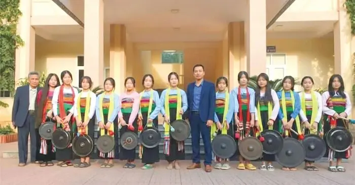 Học sinh Trường Phổ thông Dân tộc nội trú THCS Ngọc Lặc trong trang phục truyền thống của dân tộc Mường (Ảnh Chụp màn hình/Thanh Hóa Online)