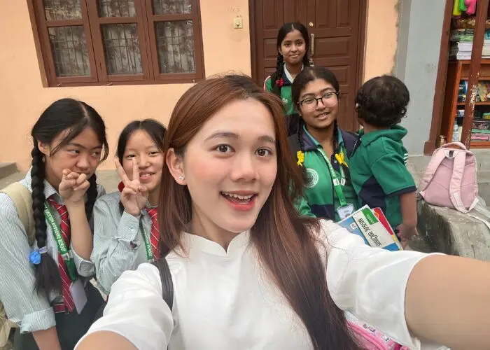Nguyễn Thị Kiều Quy từng tham gia dạy học cho trẻ em vùng nghèo khó ở quốc gia Nepal (Ảnh: Sinh Viên)