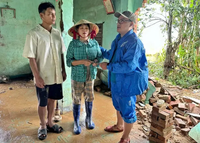 Nước rút rồi:  Thanh Niên trao tiền hỗ trợ vợ chồng bà Nguyễn Thị Bích Hạnh, thôn Phú Hữu, xã Hòa Thịnh, Đắk Lắk 