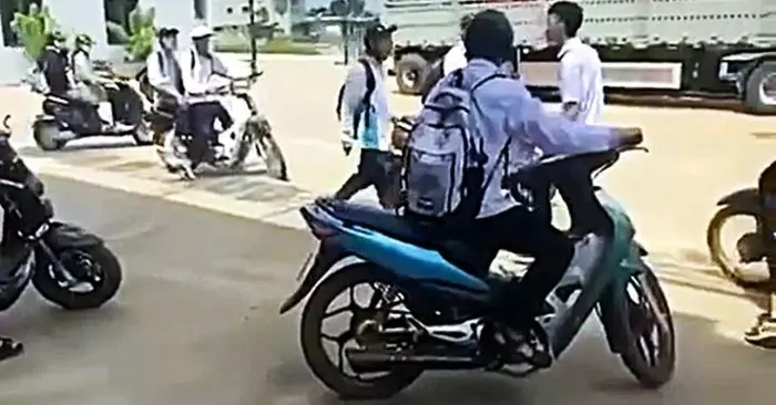 Hành vi bạo lực lứa tuổi học sinh và sự thờ ơ, cổ vũ bạo lực, sự thiếu kỹ năng sống, giáo dục cảm xúc.