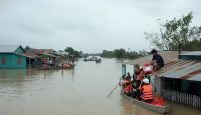 Tổ tiên đã lấy tình thương làm gốc của đạo làm người. Và vì vậy, trong bất cứ biến cố lịch sử nào người Việt luôn đứng lên, giúp đỡ nhau