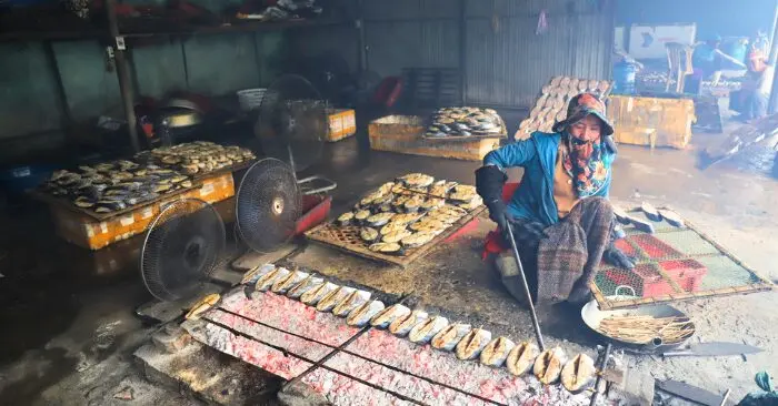 Làng cá nướng Cửa Lò thu hàng chục triệu đồng mỗi ngày