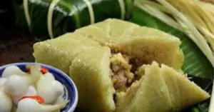 Hành muối ăn kèm bánh chưng