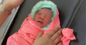 bé sơ sinh bị bỏ rơi trong rẫy sầu riêng