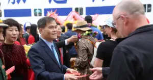 siêu du thuyền xông đất vịnh Hạ Long