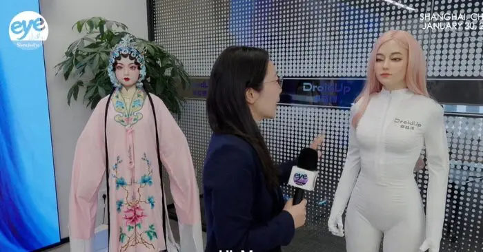 robot hình người
