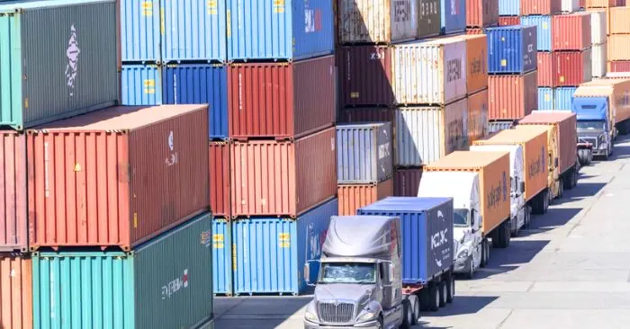 Thuế nhập khẩu Mỹ giảm về mức mười một phẩy sáu phần trăm sau phán quyết mới