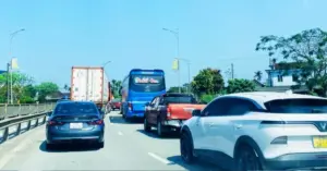 Quốc lộ 1 qua miền Trung ùn ứ do phương tiện né cao tốc