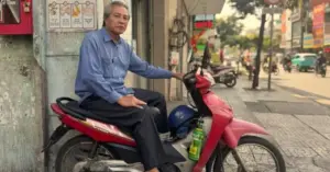 Nghề xe ôm truyền thống chật vật tìm lối thoát trước 'bão' công nghệ