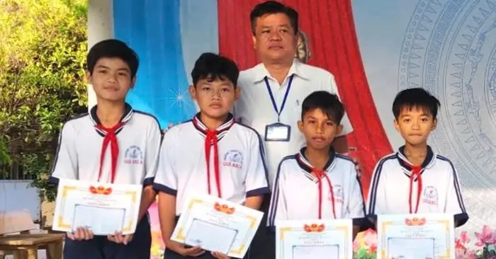 trả lại điện thoại nhặt được