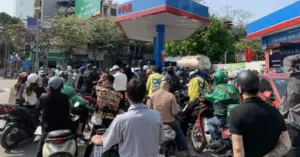 Giá xăng tăng cao khiến chi phí sinh hoạt leo thang