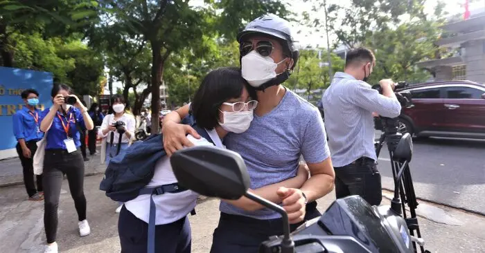 Kỳ thi vào lớp 10: Những lưu ý để cha mẹ cùng con vượt vũ môn