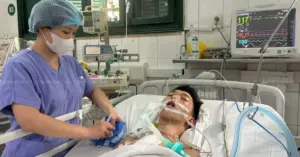 mổ tim cứu chàng trai 18 tuổi
