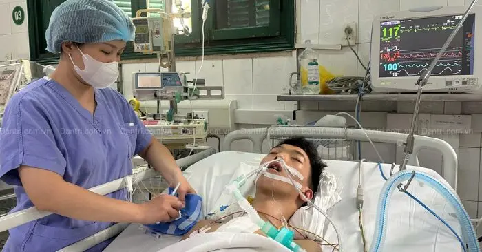 mổ tim cứu chàng trai 18 tuổi