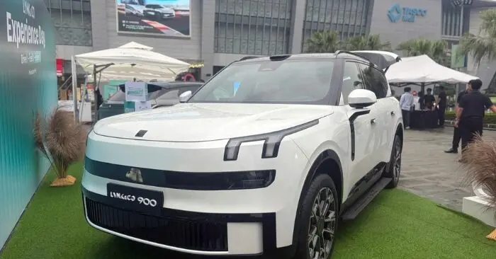 ô tô hybrid Lynk & Co 900