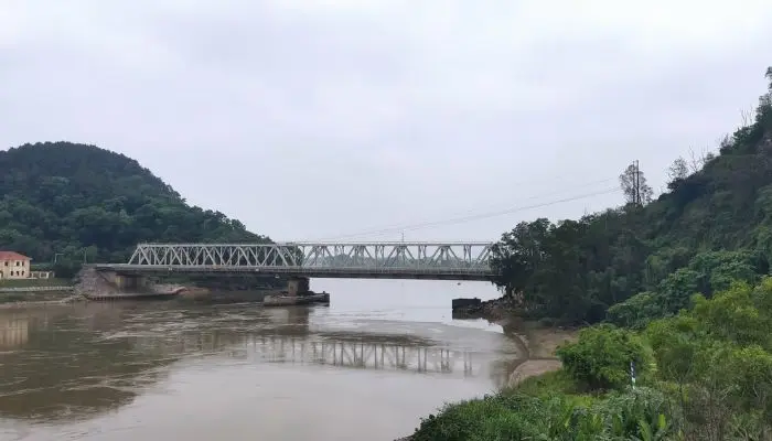 Thơ: Cảm tác cầu Hàm Rồng
