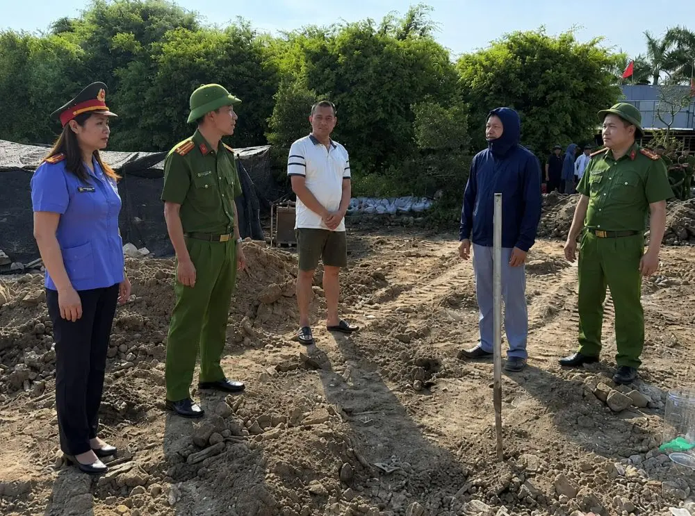 Khởi tố 2 người tự ý san lấp đất công, làm rõ hành vi vi phạm và diễn biến vụ việc theo quy định của pháp luật