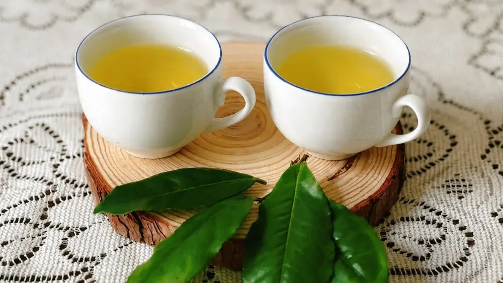 Uống trà xanh mỗi ngày có thể hỗ trợ chức năng thận nhờ chất chống oxy hóa, nhưng cần dùng đúng lượng để tránh tác dụng ngược.