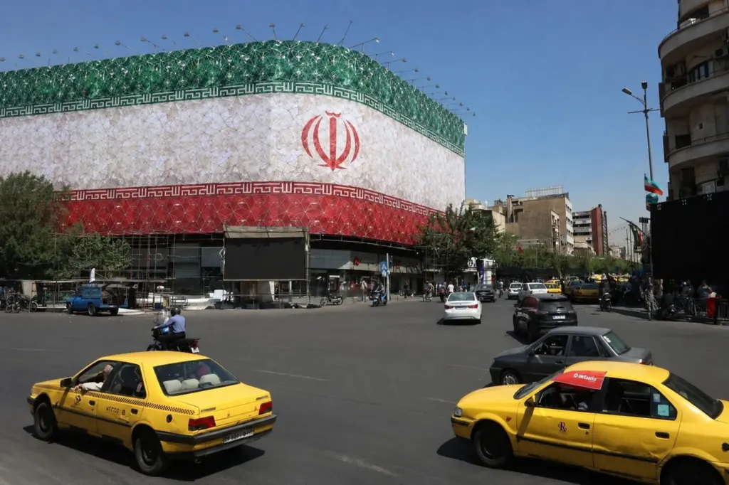 Mỹ công bố thỏa thuận hòa bình 14 điểm với Iran, đề cập eo biển Hormuz, trừng phạt và chương trình hạt nhân.