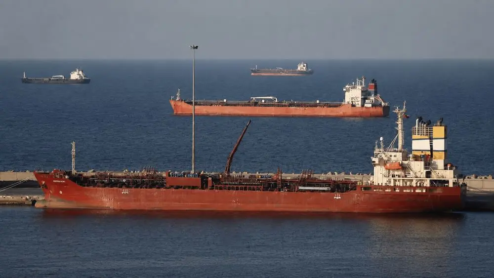 Iran và Oman nghiên cứu phương án thu phí dịch vụ tại eo biển Hormuz, động thái có thể tác động lớn đến vận tải dầu toàn cầu.
