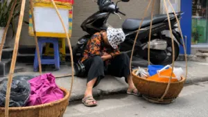Vỡ mộng khi coi con là “bảo hiểm tuổi già”: nhiều cha mẹ kỳ vọng phụng dưỡng nhưng đối mặt thực tế khác xa mong đợi.