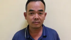 Tài xế xe bồn hầu tòa trong vụ bị cáo buộc cố tình cán chết nữ sinh sau tai nạn. Diễn biến vụ án và các thông tin đáng chú ý.
