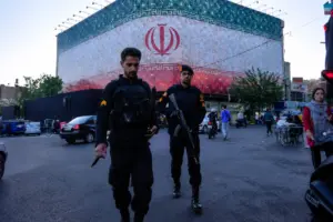 Tranh cãi quanh thỏa thuận Mỹ - Iran khi Tehran có thể hưởng lợi kinh tế lớn, làm dấy lên nhiều ý kiến trái chiều.