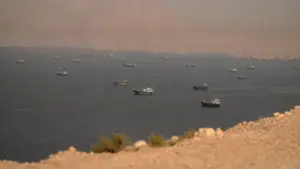 Iran bất ngờ tuyên bố đóng cửa eo biển Hormuz trở lại, làm gia tăng căng thẳng Trung Đông và lo ngại gián đoạn vận tải biển.