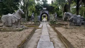Thanh Hóa phê duyệt dự án 8,7 tỉ đồng khai quật đền cổ Nguyễn Văn Nghi, làm rõ giá trị lịch sử, kiến trúc di tích, thu hút quan tâm.