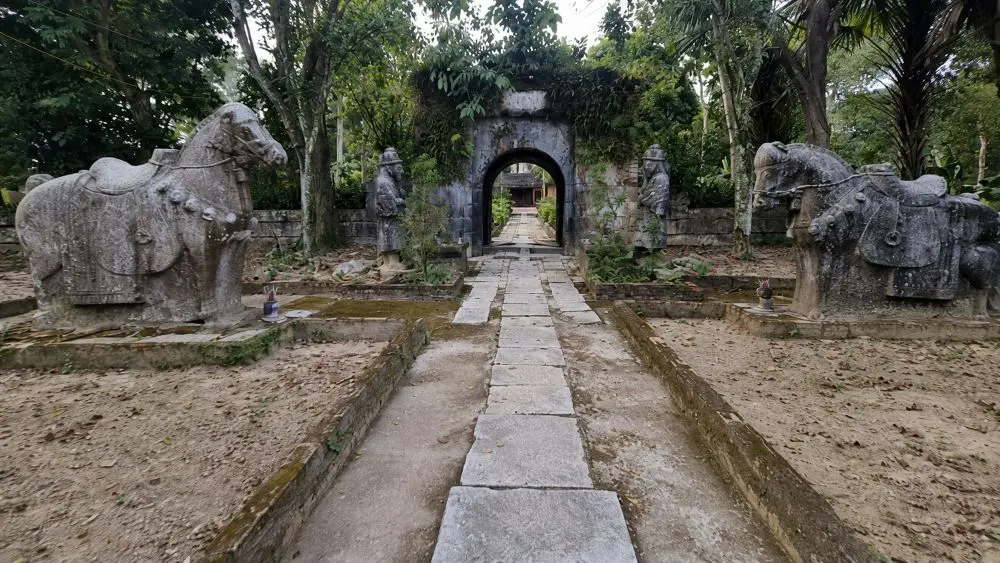 Thanh Hóa phê duyệt dự án 8,7 tỉ đồng khai quật đền cổ Nguyễn Văn Nghi, làm rõ giá trị lịch sử, kiến trúc di tích, thu hút quan tâm.