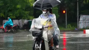 Miền Bắc đón mưa dông liên tiếp trong nhiều ngày, người dân cần theo dõi dự báo thời tiết để chủ động ứng phó.
