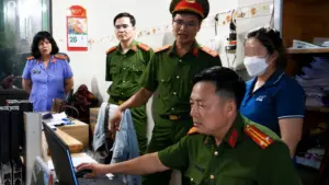 Khởi tố giám đốc và 3 cán bộ liên quan sai phạm bồi thường dự án điện hạt nhân, cơ quan chức năng tiến hành khám xét, điều tra.