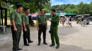 Lộ nhiều sai phạm tại bãi trông giữ xe ở danh thắng Hòn Trống Mái, gây lo ngại về công tác quản lý và dịch vụ du lịch.
