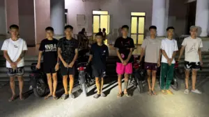 Xử phạt hơn 107 triệu đồng nhóm thanh thiếu niên lạng lách, đánh võng, góp phần tăng cường bảo đảm trật tự an toàn giao thông.
