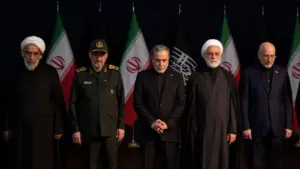 Nội bộ Iran lục đục, phe cứng rắn cảnh báo nguy cơ "đảo chính mềm". Diễn biến mới hé lộ rạn nứt quyền lực, xem chi tiết.