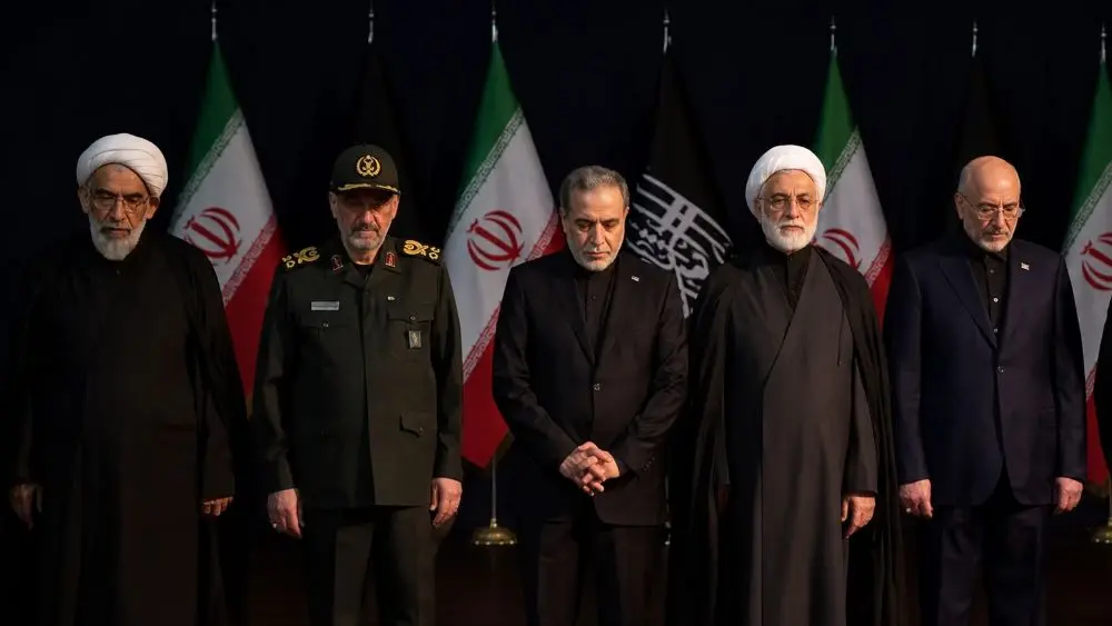 Nội bộ Iran lục đục, phe cứng rắn cảnh báo nguy cơ "đảo chính mềm". Diễn biến mới hé lộ rạn nứt quyền lực, xem chi tiết.