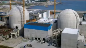 Iran tố Mỹ tấn công nhà máy điện hạt nhân Darkhovin, làm gia tăng căng thẳng khu vực. Xem diễn biến mới nhất.