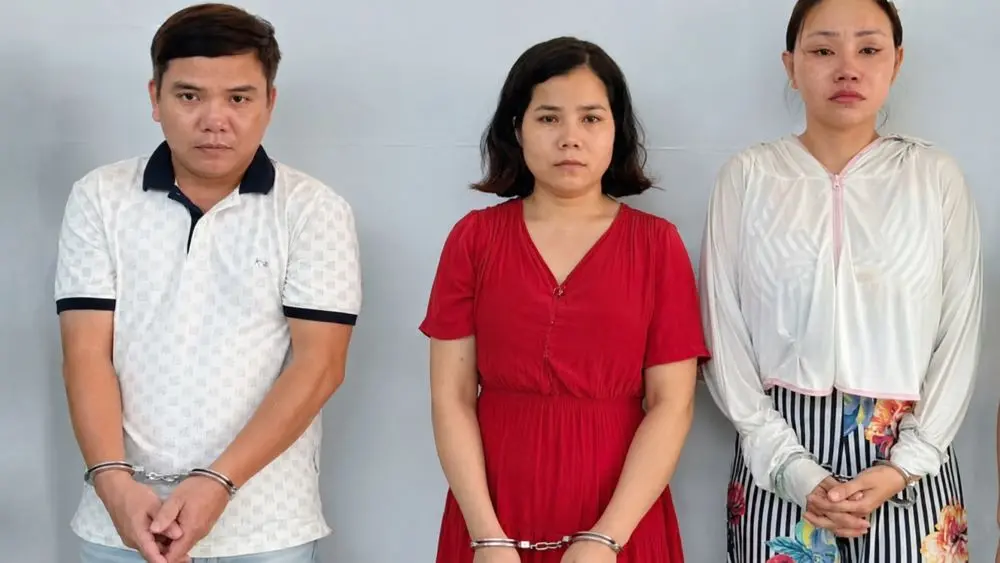 Truyền trắng da gây tử vong cho khách, 3 người bị bắt. Diễn biến vụ việc và thông tin điều tra mới nhất.
