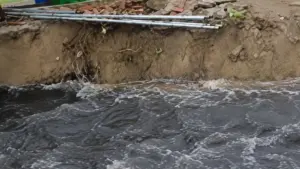Phường Sầm Sơn thông tin về hiện tượng nước chảy ra bãi biển sau mưa lớn, làm rõ nguyên nhân và tình hình xử lý.