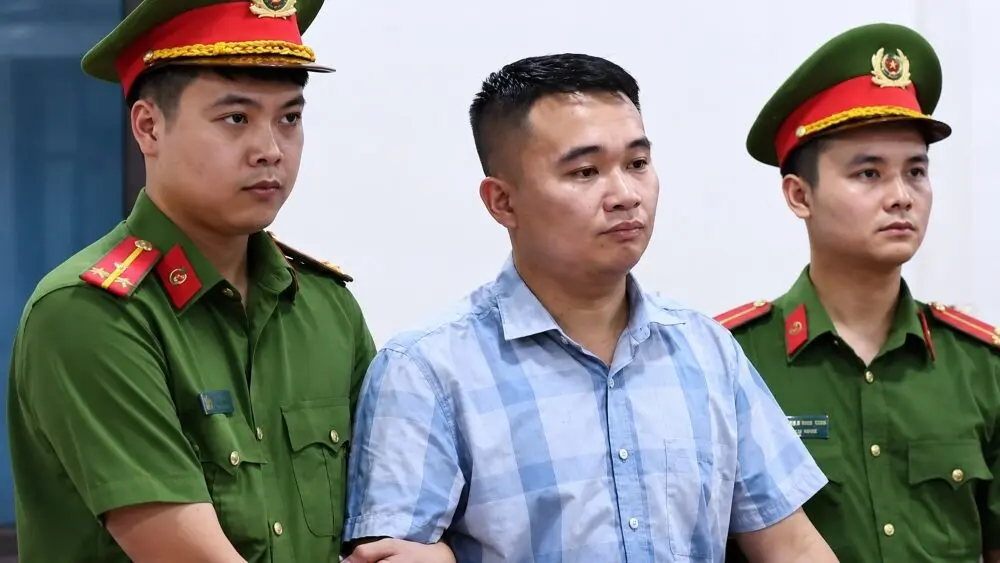 Khởi tố thầy giáo Nguyễn Hà Duy liên quan vụ điểm toán cao bất thường ở Tuyên Quang. Xem diễn biến mới nhất của vụ việc.