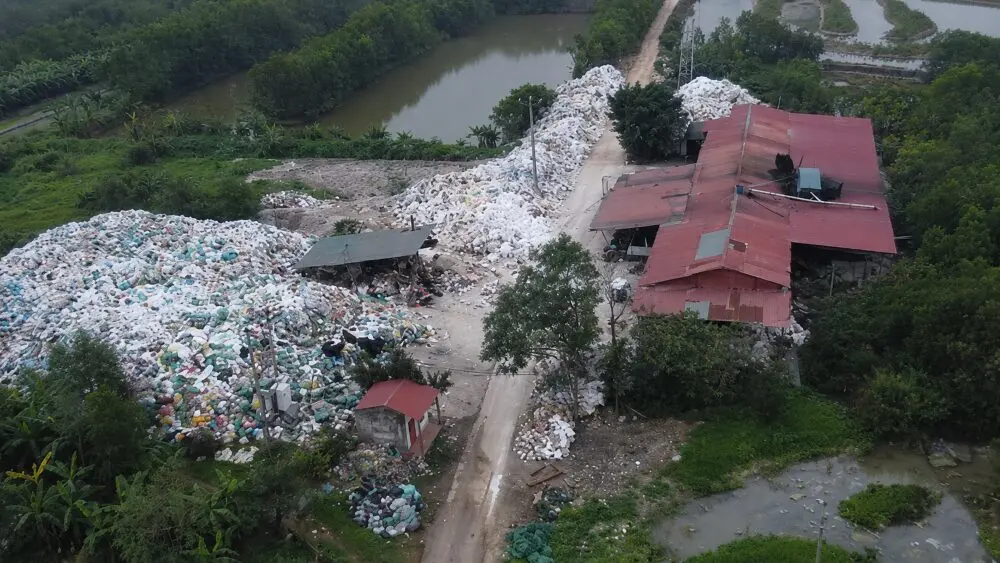 Khởi tố 3 chủ cơ sở tái chế bao bì gây ô nhiễm tại xã Tân Ninh, làm rõ vi phạm về môi trường và trách nhiệm của các đối tượng