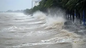 Bão số 1 sắp hình thành, tháng 7 có thể xuất hiện bão đổ bộ gây mưa lớn diện rộng. Cập nhật diễn biến mới nhất để chủ động ứng phó