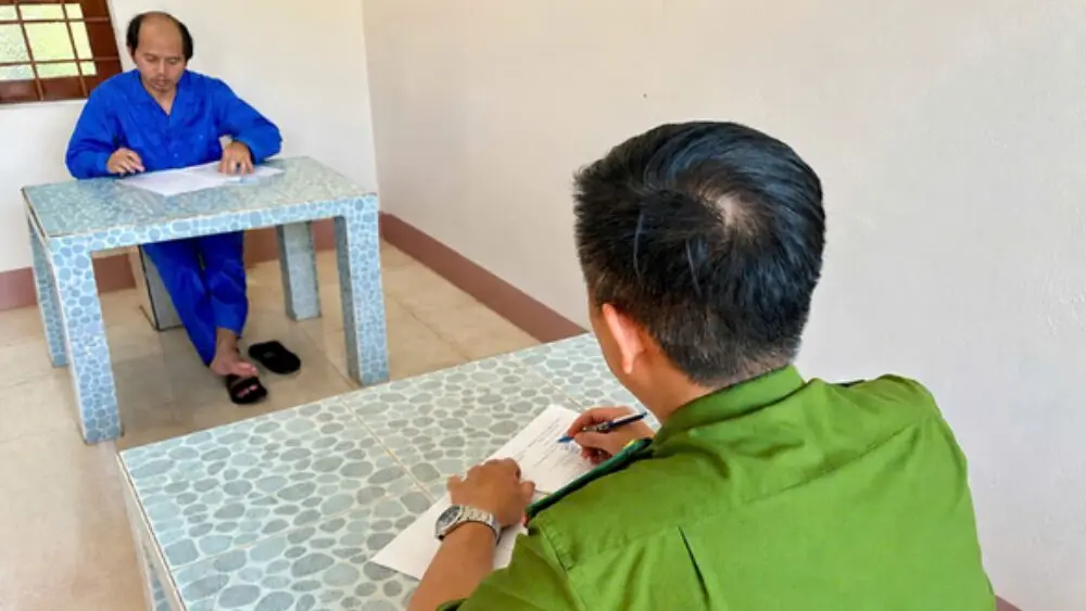 Phạm Ngọc Tú cùng nhiều người bị bắt, khám xét nhiều địa điểm trong vụ án liên quan dòng tiền 195 tỷ đồng. Xem diễn biến mới nhất.