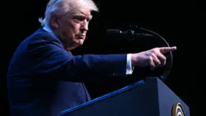 Vì sao Tổng thống Trump khôi phục tấn công Iran quy mô lớn? Động thái liên quan eo biển Hormuz và tiến trình đàm phán hạt nhân