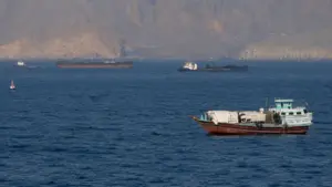 Iran đóng cửa eo biển Hormuz và bắn cảnh cáo tàu đi sai luồng, động thái mới làm gia tăng chú ý tới tuyến hàng hải trọng yếu thế giới.