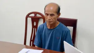 Bị bắt sau gần 30 năm trốn truy nã, nghi can Thông bị cơ quan công an khống chế, khép lại thời gian dài lẩn trốn.