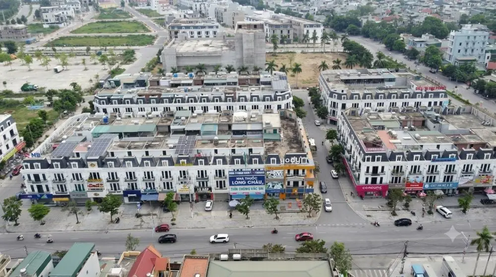 Dự án trung tâm thương mại Sầm Sơn bị kết luận nhiều sai phạm và chậm tiến độ. Tìm hiểu chi tiết các vi phạm trong quá trình đầu tư tại đây.