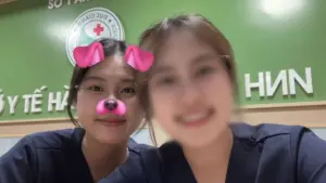 Hai nữ sinh viên thực tập bị trả về trường sau vụ livestream phản cảm trên mạng xã hội, gây bức xúc dư luận và ảnh hưởng hình ảnh ngành y