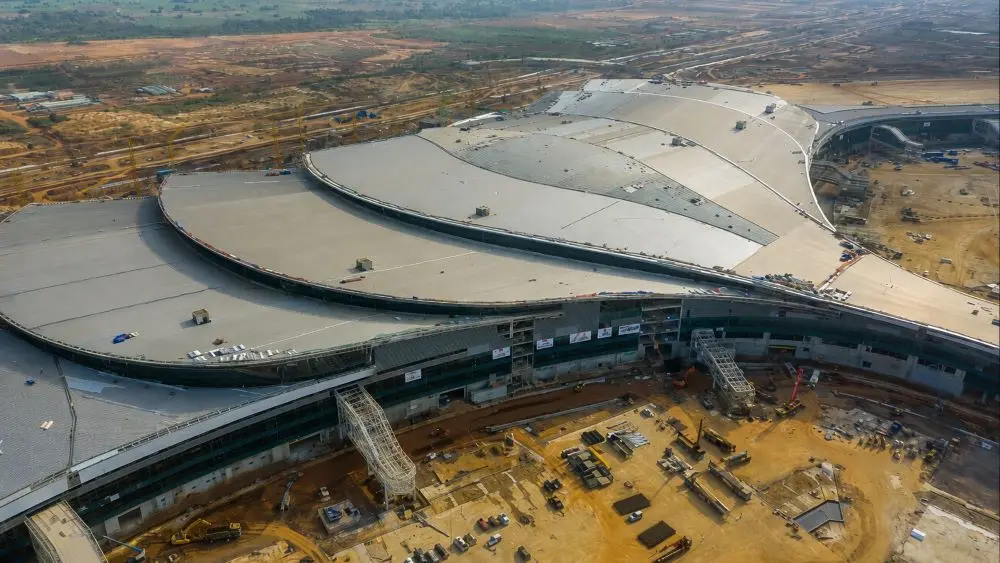 Sân bay Long Thành dự kiến khai thác thương mại từ 1/12. Cập nhật tiến độ dự án và những thông tin đáng chú ý.